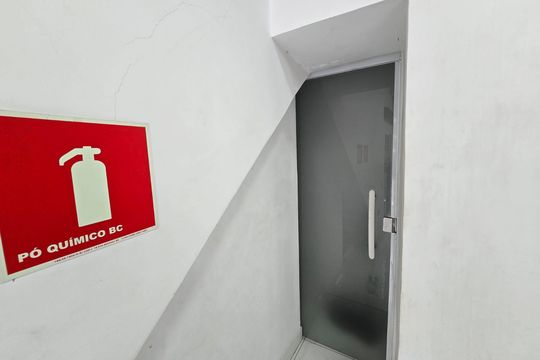 Banheiro Social / Salão Comercial de casa para alugar com 3 quartos, 250m² em Vila Aprazível, Guarulhos