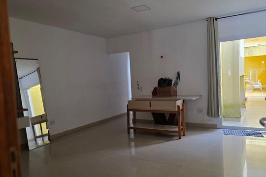 Sala de casa para alugar com 3 quartos, 200m² em Jardim Rodeio, Mogi das Cruzes