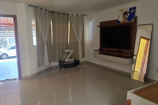 Sala de casa para alugar com 3 quartos, 200m² em Jardim Rodeio, Mogi das Cruzes