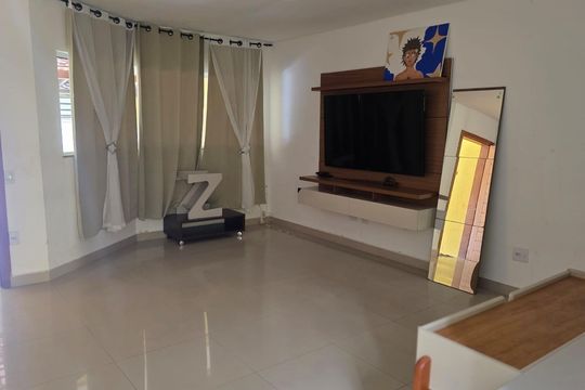 Casa para alugar com 3 quartos, 200m² em Jardim Rodeio, Mogi das Cruzes