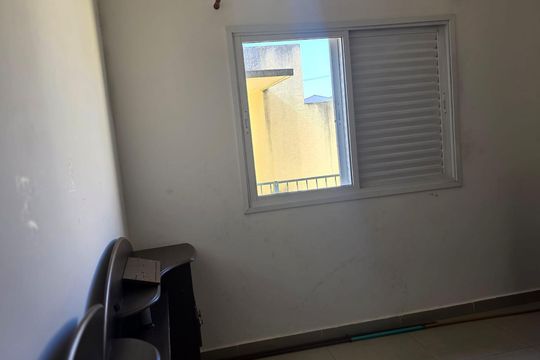 Quarto de casa para alugar com 3 quartos, 200m² em Jardim Rodeio, Mogi das Cruzes