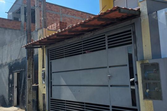 Fachada de casa para alugar com 3 quartos, 200m² em Jardim Rodeio, Mogi das Cruzes