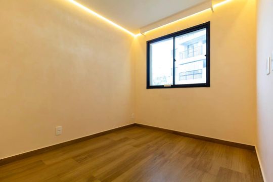 Quarto 1 de apartamento para alugar com 2 quartos, 42m² em Vila Campanela, São Paulo