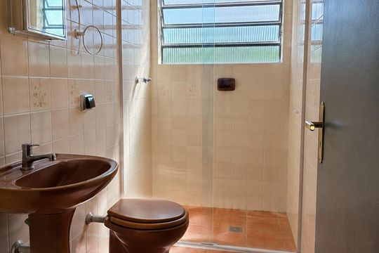 Banheiro de casa para alugar com 2 quartos, 110m² em Lomba do Pinheiro, Viamão