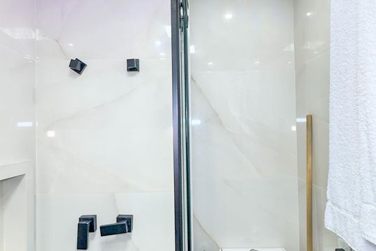 Banheiro de kitnet/studio à venda com 2 quartos, 35m² em Jardim das Acacias, São Paulo