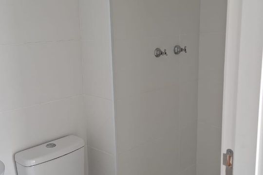 Banheiro de apartamento à venda com 2 quartos, 42m² em Vila Mazzei, São Paulo