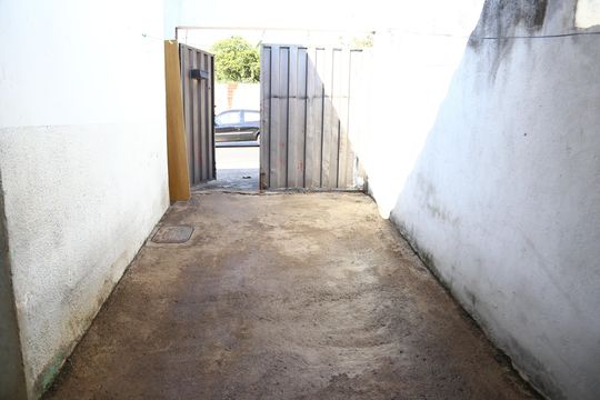 Área externa de casa à venda com 2 quartos, 500m² em Jardim Balneario Meia Ponte, Goiânia
