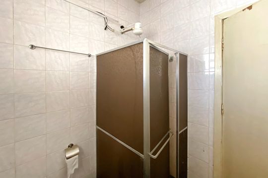 Banheiro de casa à venda com 2 quartos, 300m² em Sagrada Família, Belo Horizonte