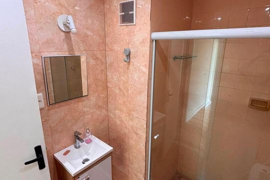 Banheiro de apartamento para alugar com 2 quartos, 65m² em Vicente de Carvalho, Rio de Janeiro