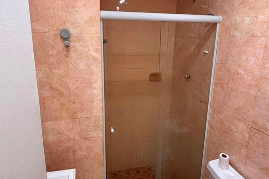 Banheiro de apartamento para alugar com 2 quartos, 65m² em Vicente de Carvalho, Rio de Janeiro