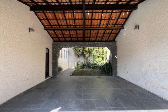 Garagem de casa à venda com 4 quartos, 214m² em São José, Belo Horizonte