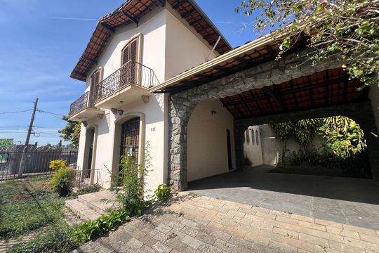 Casa à venda com 4 quartos, 214m² em São José, Belo Horizonte