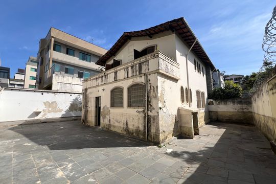 Quintal de casa à venda com 4 quartos, 214m² em São José, Belo Horizonte