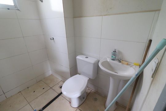 Banheiro de apartamento para alugar com 2 quartos, 43m² em Parque Residencial Candido Portinari, Ribeirão Preto