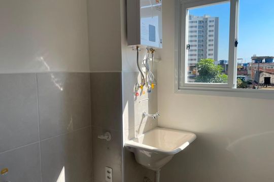 Área de serviço de apartamento para alugar com 2 quartos, 42m² em Irajá, Rio de Janeiro