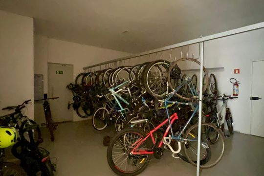 Bicicletário  de apartamento para alugar com 1 quarto, 69m² em Sumaré, São Paulo