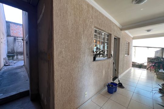 Casa à venda com 4 quartos, 150m² em Estrela Dalva, Contagem