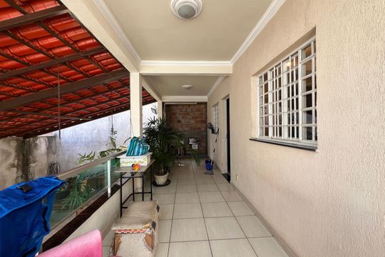 Casa à venda com 4 quartos, 150m² em Estrela Dalva, Contagem