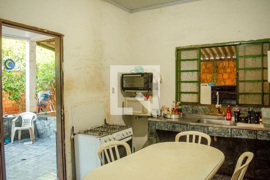 Casa à venda com 3 quartos, 120m² em Vila Sao Francisco, Goiânia