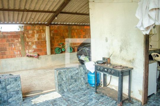 Casa à venda com 3 quartos, 120m² em Vila Sao Francisco, Goiânia