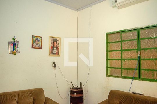 Casa à venda com 3 quartos, 120m² em Vila Sao Francisco, Goiânia