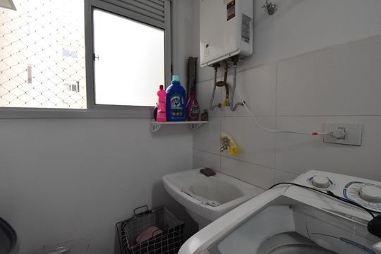 Área de serviço de apartamento à venda com 2 quartos, 64m² em Campo Comprido, Curitiba