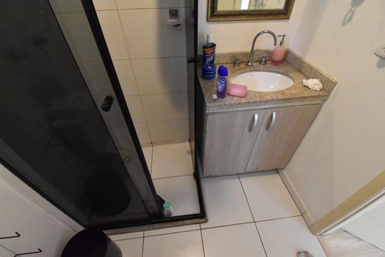 Banheiro da Suíte de apartamento à venda com 2 quartos, 64m² em Campo Comprido, Curitiba