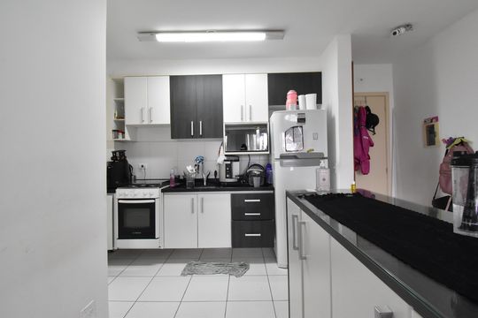Cozinha de apartamento à venda com 2 quartos, 64m² em Campo Comprido, Curitiba