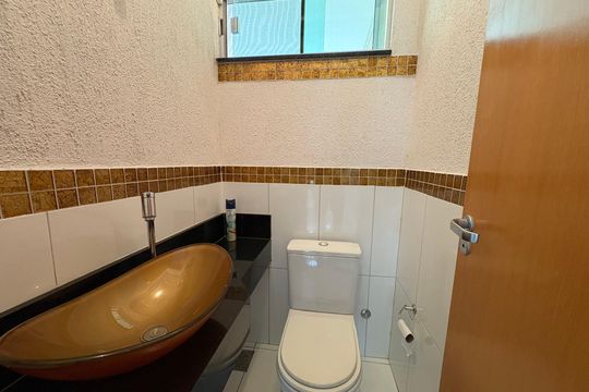 Banheiro - Sala  de casa para alugar com 3 quartos, 234m² em Jardim América, Goiânia