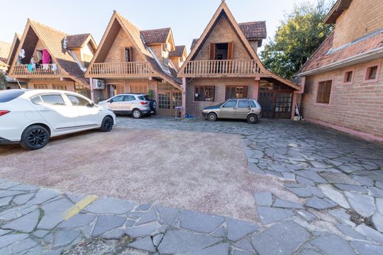 Garagem de casa de condomínio à venda com 3 quartos, 134m² em Glória, Porto Alegre