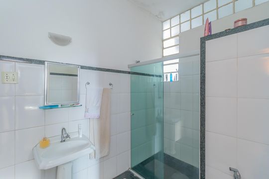 Banheiro de apartamento à venda com 3 quartos, 94m² em Santo Agostinho, Belo Horizonte