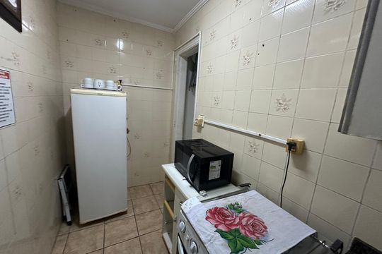 Cozinha de apartamento para alugar com 1 quarto, 40m² em Itararé, São Vicente