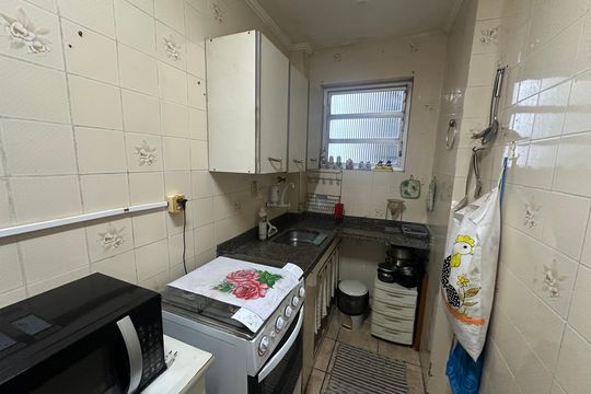 Cozinha de apartamento para alugar com 1 quarto, 40m² em Itararé, São Vicente