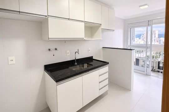 Cozinha de apartamento para alugar com 2 quartos, 66m² em Macuco, Santos
