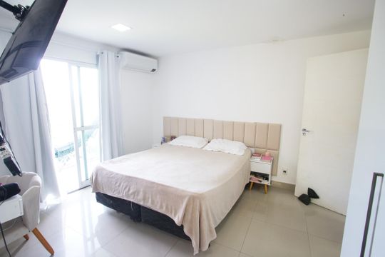 Quarto Suíte 1 de casa para alugar com 3 quartos, 500m² em Taquara, Rio de Janeiro