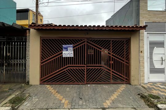 Fachada + Placa de casa para alugar com 1 quarto, 60m² em Vila Nhocuné, São Paulo