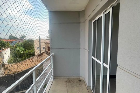 Varanda - Sala - Cozinha de apartamento para alugar com 2 quartos, 51m² em Rio Cotia, Cotia