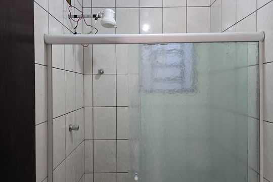 Banheiro social de casa para alugar com 2 quartos, 41m² em Jardim Pinhal, Guarulhos