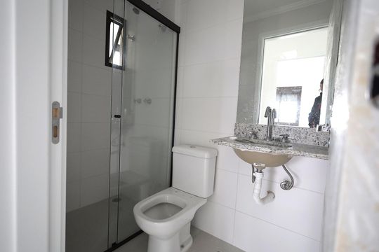 Banheiro de apartamento para alugar com 2 quartos, 56m² em Parque das Nações, Santo André