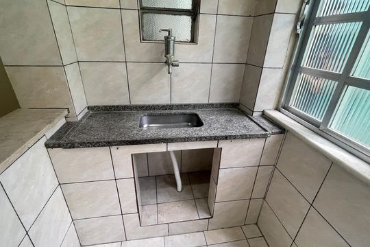 Cozinha de kitnet/studio para alugar com 1 quarto, 25m² em Vila Leopoldina, Duque de Caxias