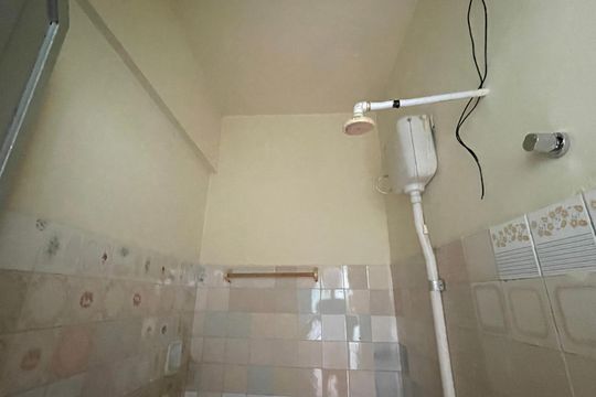 Banheiro de kitnet/studio para alugar com 1 quarto, 25m² em Vila Leopoldina, Duque de Caxias