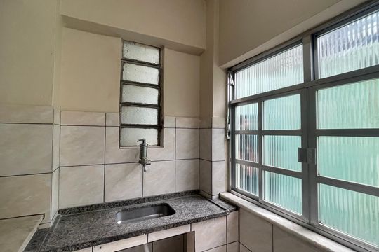 Cozinha de kitnet/studio para alugar com 1 quarto, 25m² em Vila Leopoldina, Duque de Caxias