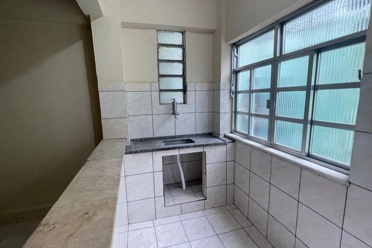 Cozinha de kitnet/studio para alugar com 1 quarto, 25m² em Vila Leopoldina, Duque de Caxias