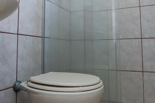 Edícula - Banheiro de casa à venda com 4 quartos, 350m² em Vila Nilo, São Paulo