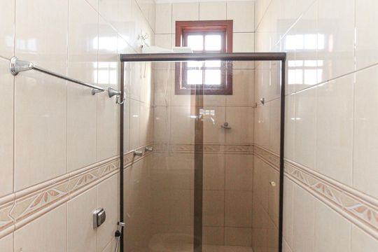 Casa à venda com 3 quartos, 405m² em Olaria, Contagem