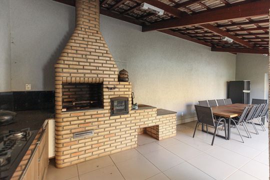 Casa à venda com 3 quartos, 405m² em Olaria, Contagem
