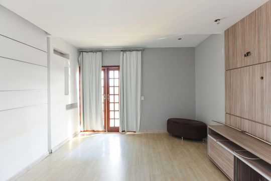 Casa à venda com 3 quartos, 405m² em Olaria, Contagem
