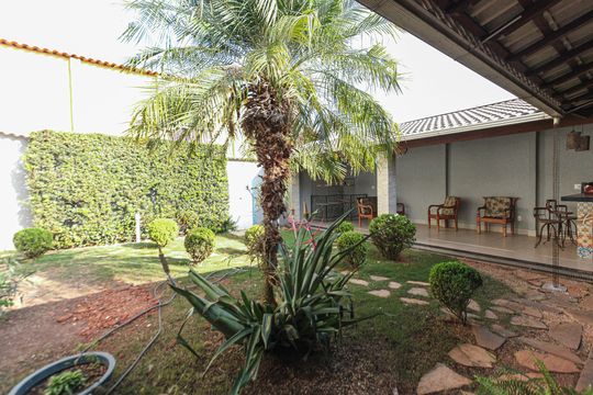 Casa à venda com 3 quartos, 405m² em Olaria, Contagem