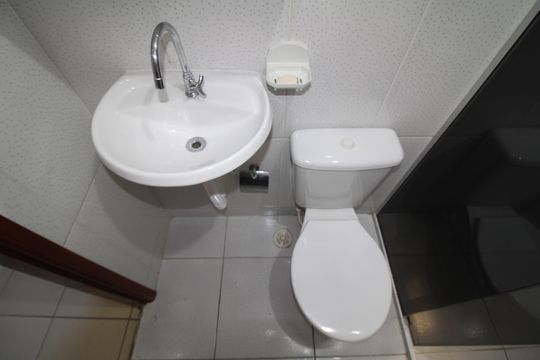 Banheiro de casa para alugar com 2 quartos, 45m² em Vila Barbosa, São Paulo