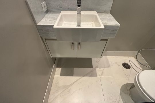 Banheiro da Suíte de apartamento para alugar com 3 quartos, 98m² em Itaim Bibi, São Paulo